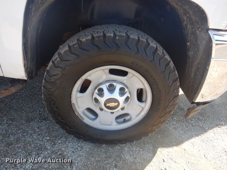 image for item GF9060 2013 Chevrolet Silverado 2500HD Ext. Cab pickup truck