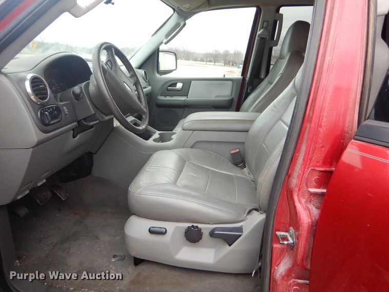 image for item GG9514 2004 Ford Expedition XLT SUV