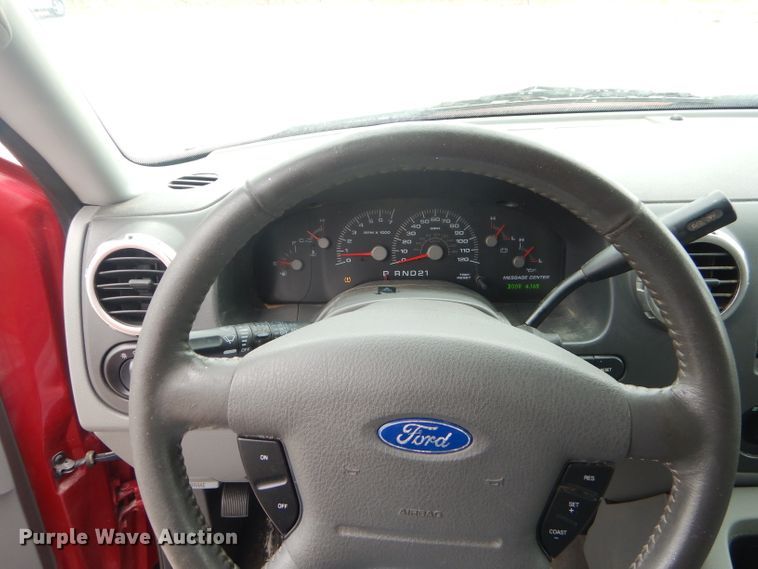 image for item GG9514 2004 Ford Expedition XLT SUV