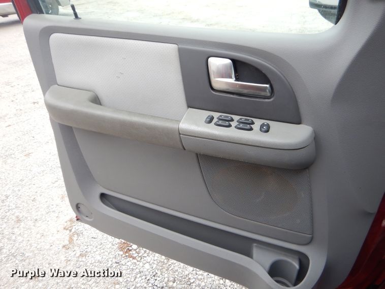 image for item GG9514 2004 Ford Expedition XLT SUV