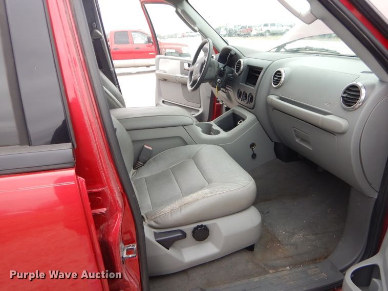 image for item GG9514 2004 Ford Expedition XLT SUV