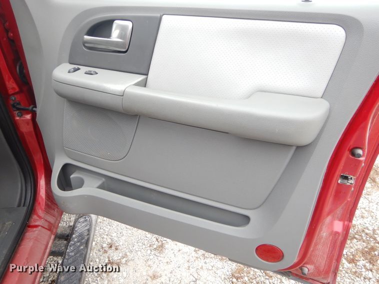 image for item GG9514 2004 Ford Expedition XLT SUV