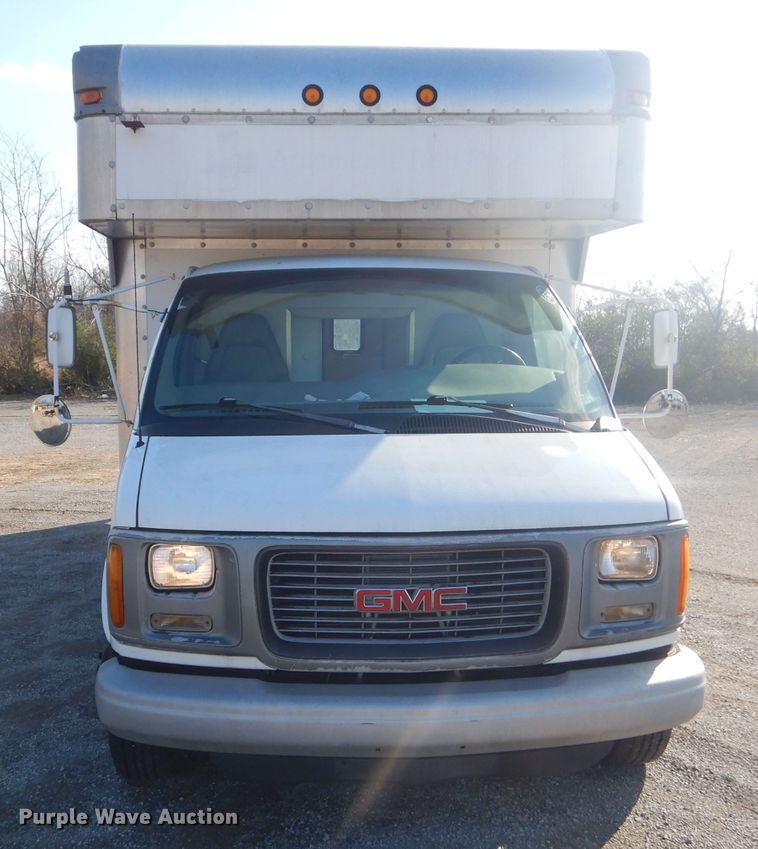 image for item GG9531 2000 GMC Savana G3500 box truck
