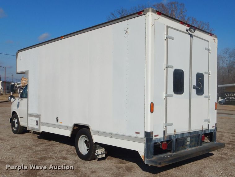 image for item GG9531 2000 GMC Savana G3500 box truck
