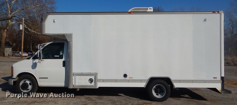 image for item GG9531 2000 GMC Savana G3500 box truck
