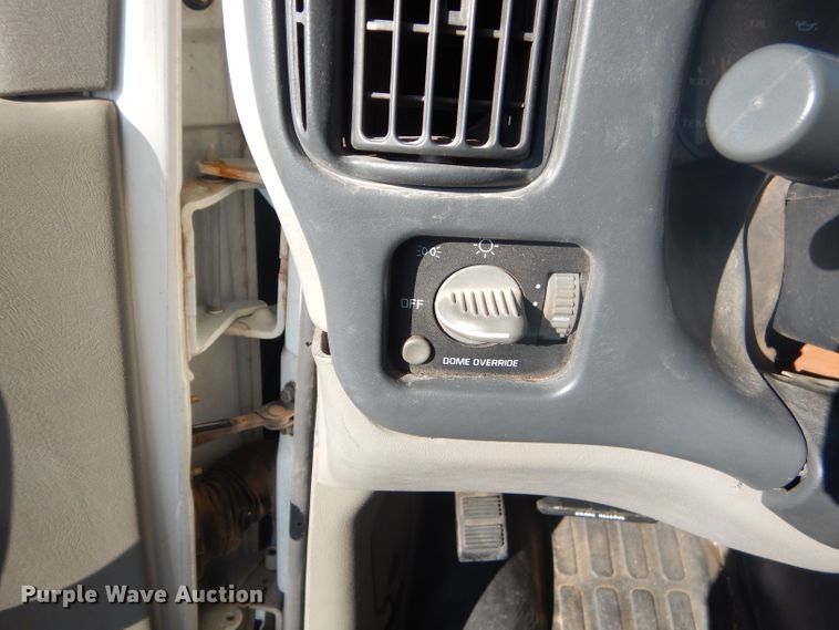 image for item GG9531 2000 GMC Savana G3500 box truck