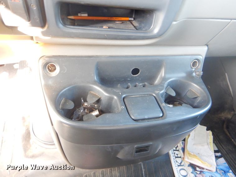 image for item GG9531 2000 GMC Savana G3500 box truck