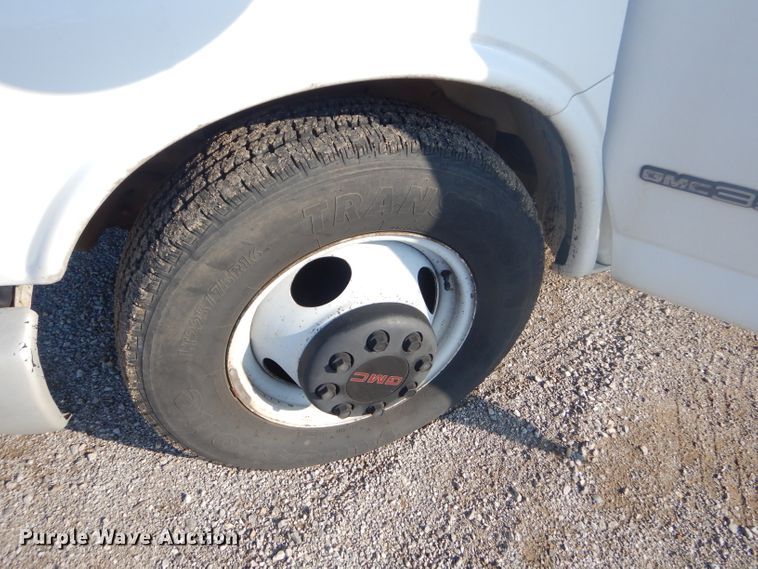 image for item GG9531 2000 GMC Savana G3500 box truck