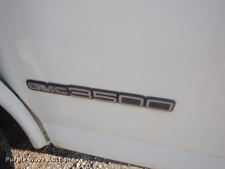 image for item GG9531 2000 GMC Savana G3500 box truck