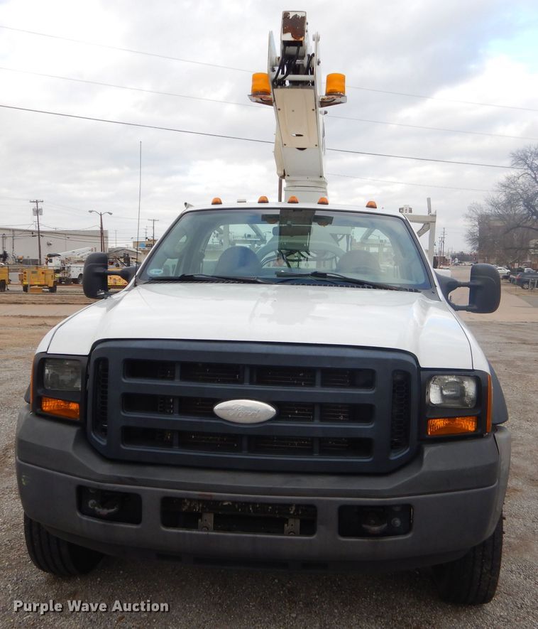 image for item GG9533 2006 Ford F450 Super Duty XL bucket truck