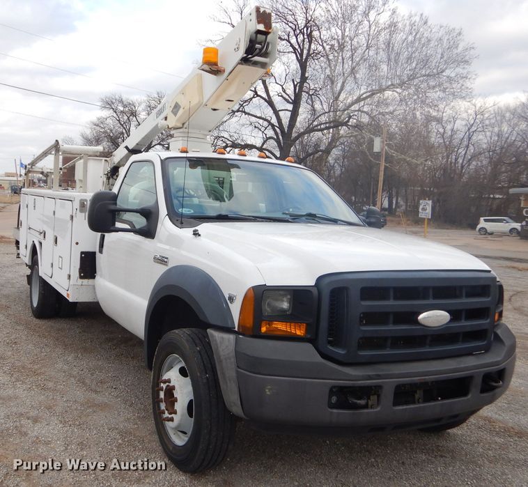 image for item GG9533 2006 Ford F450 Super Duty XL bucket truck
