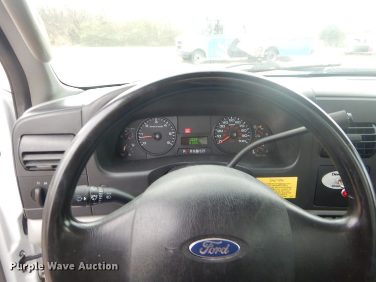 image for item GG9533 2006 Ford F450 Super Duty XL bucket truck