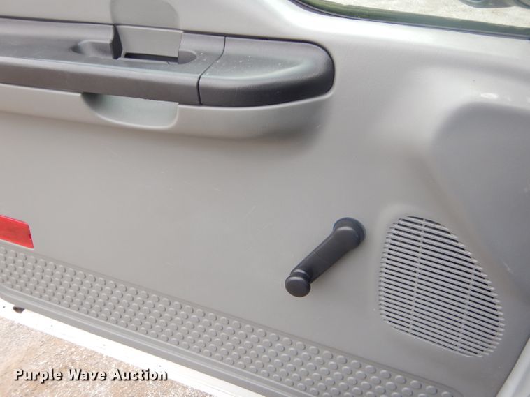 image for item GG9533 2006 Ford F450 Super Duty XL bucket truck