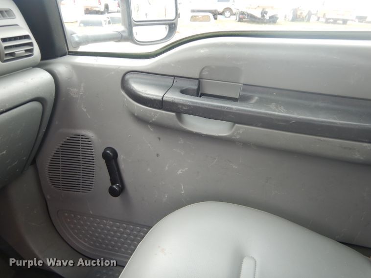 image for item GG9533 2006 Ford F450 Super Duty XL bucket truck