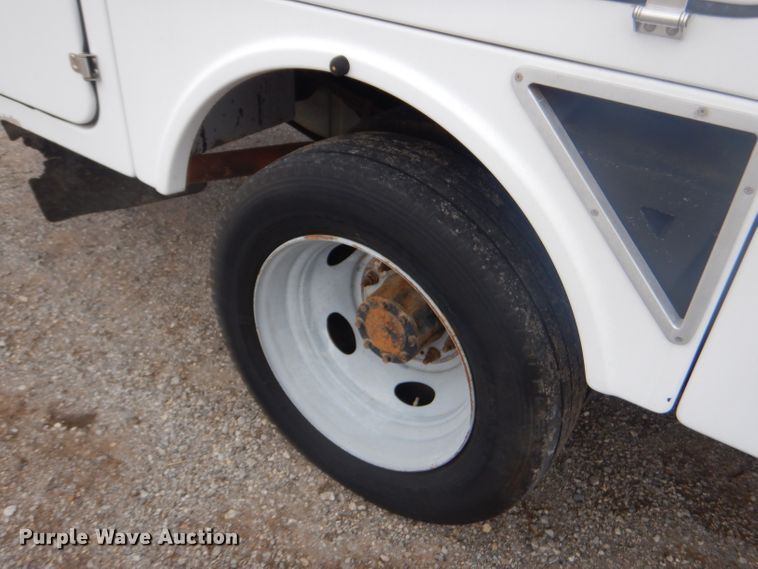 image for item GG9533 2006 Ford F450 Super Duty XL bucket truck