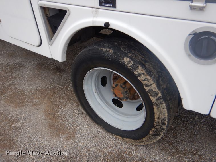 image for item GG9533 2006 Ford F450 Super Duty XL bucket truck