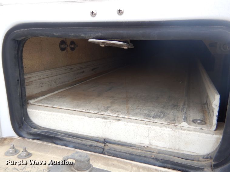 image for item GG9533 2006 Ford F450 Super Duty XL bucket truck