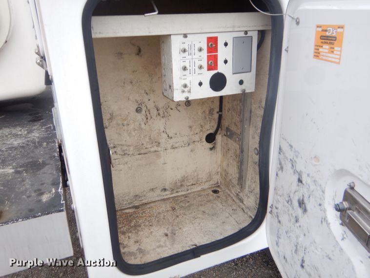 image for item GG9533 2006 Ford F450 Super Duty XL bucket truck