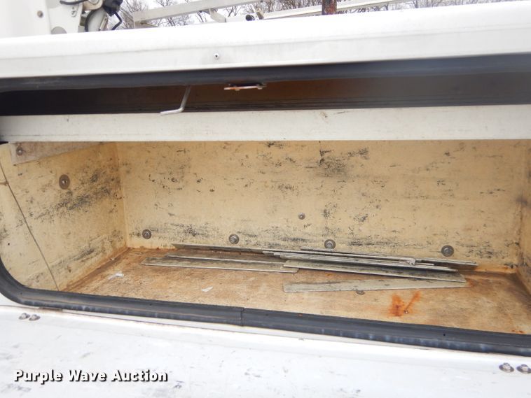 image for item GG9533 2006 Ford F450 Super Duty XL bucket truck