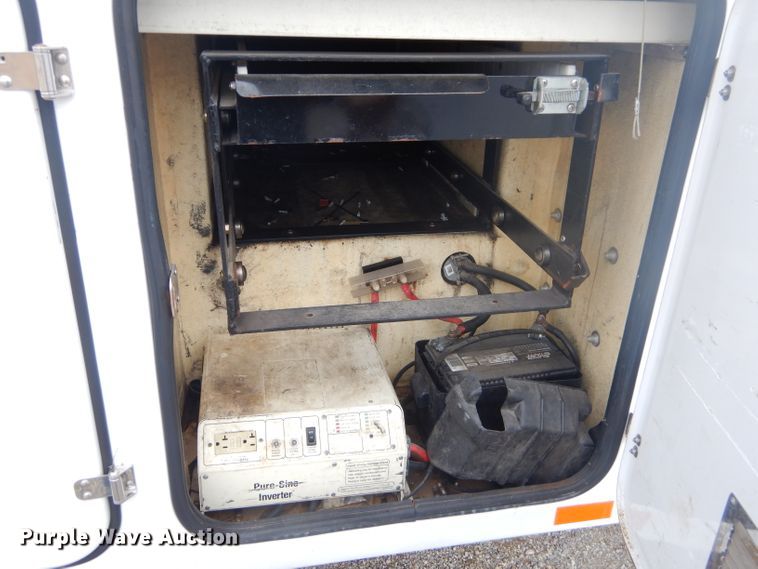 image for item GG9533 2006 Ford F450 Super Duty XL bucket truck