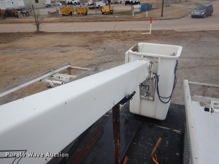 image for item GG9533 2006 Ford F450 Super Duty XL bucket truck