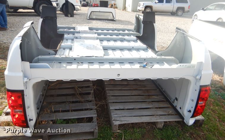 image for item GG9534 Chevrolet Silverado 3500 pickup truck bed