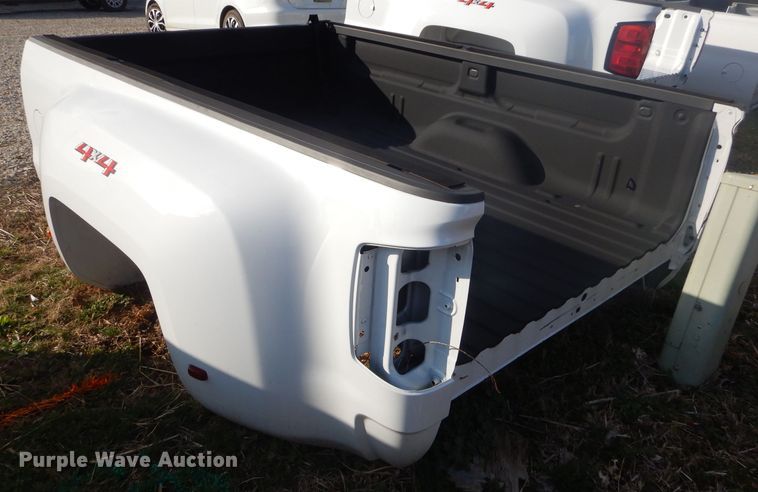image for item GG9535 Chevrolet Silverado 3500 pickup truck bed