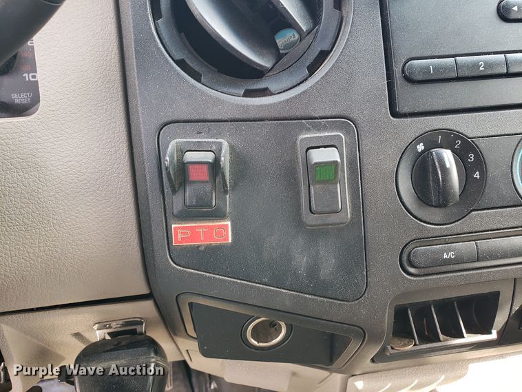 image for item GG9582 2008 Ford F550 truck cab and chassis