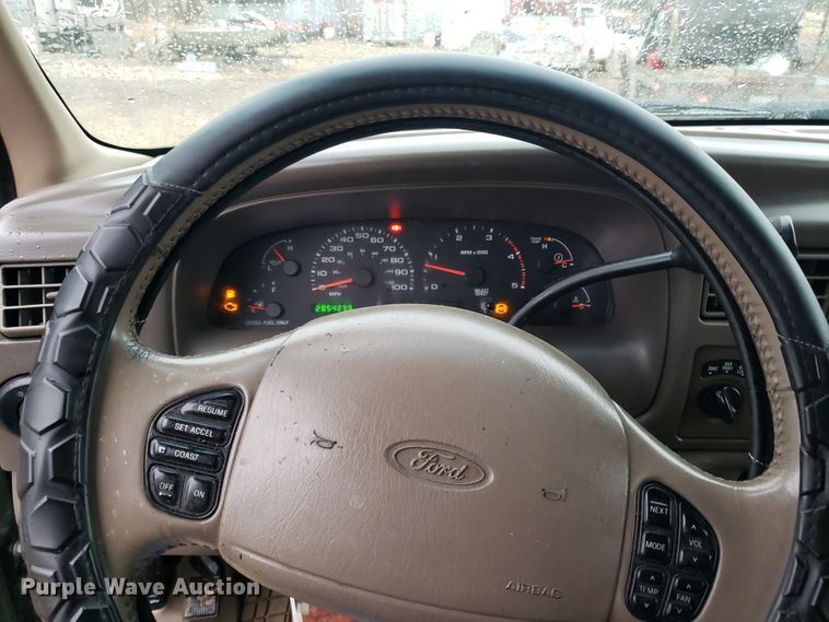 image for item GG9585 2002 Ford Excursion Limited SUV