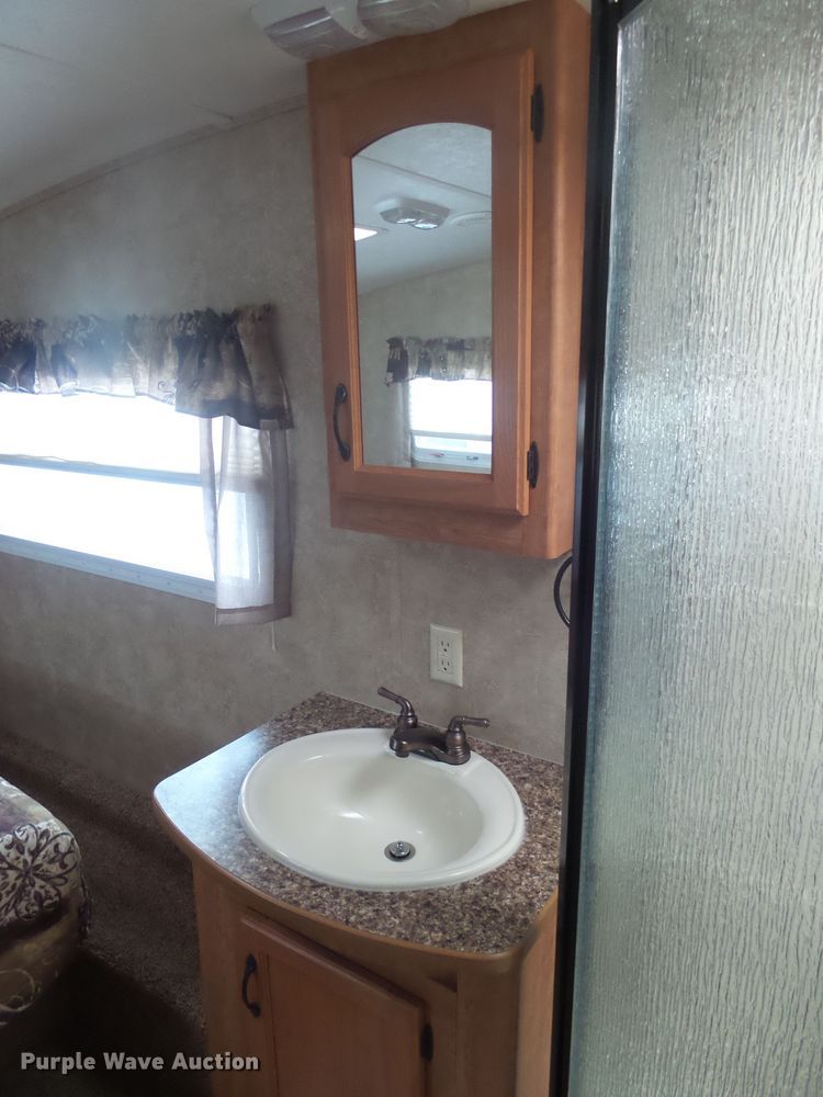 image for item GV9751 2008 Keystone 252RL camper