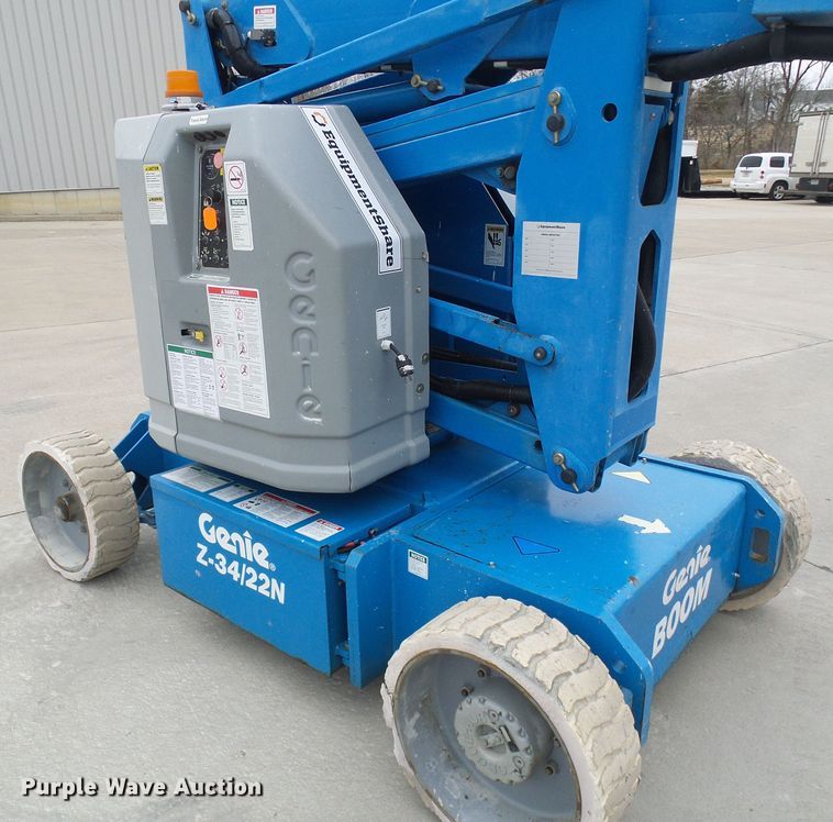 image for item DD1958 2001 Genie Z-34/22N boom lift