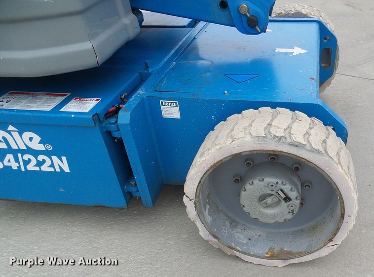 image for item DD1958 2001 Genie Z-34/22N boom lift