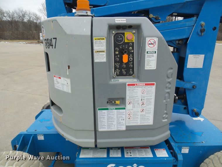 image for item DD1958 2001 Genie Z-34/22N boom lift