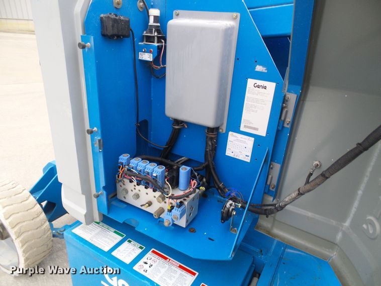 image for item DD1958 2001 Genie Z-34/22N boom lift