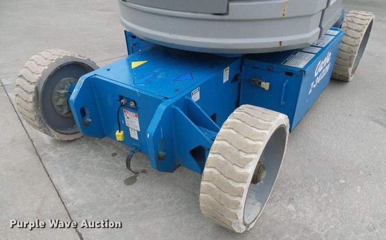 image for item DD1958 2001 Genie Z-34/22N boom lift