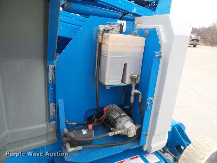 image for item DD1958 2001 Genie Z-34/22N boom lift