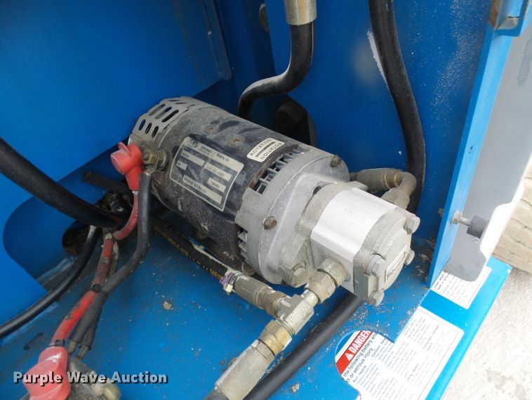 image for item DD1958 2001 Genie Z-34/22N boom lift