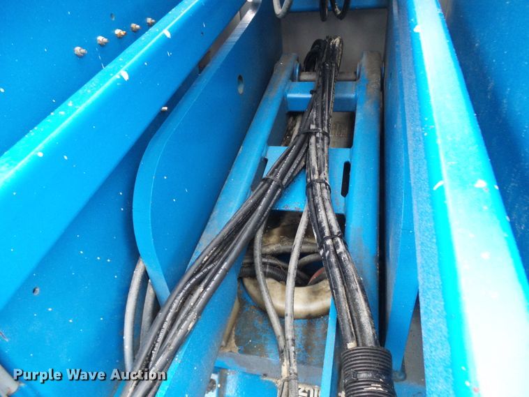 image for item DD1958 2001 Genie Z-34/22N boom lift