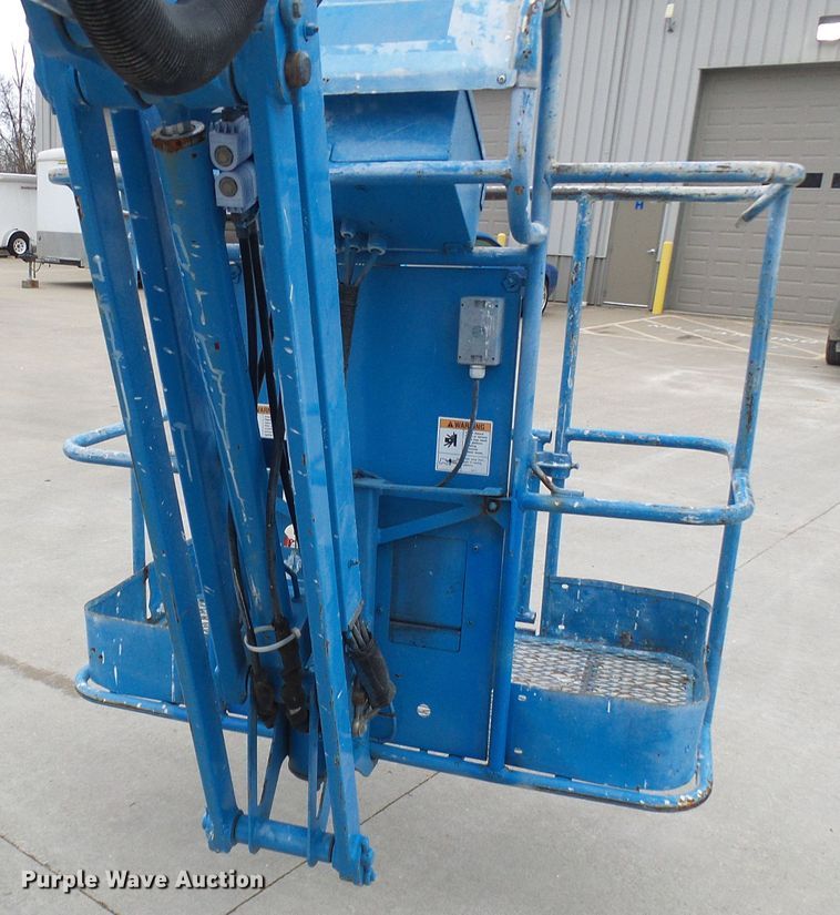 image for item DD1958 2001 Genie Z-34/22N boom lift