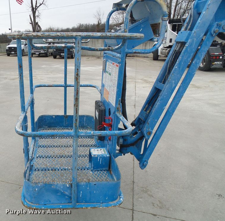 image for item DD1958 2001 Genie Z-34/22N boom lift