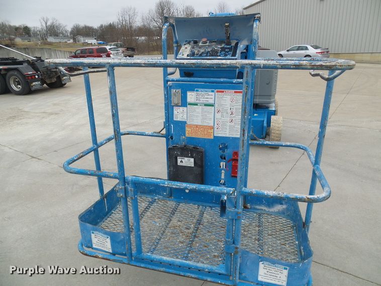 image for item DD1958 2001 Genie Z-34/22N boom lift