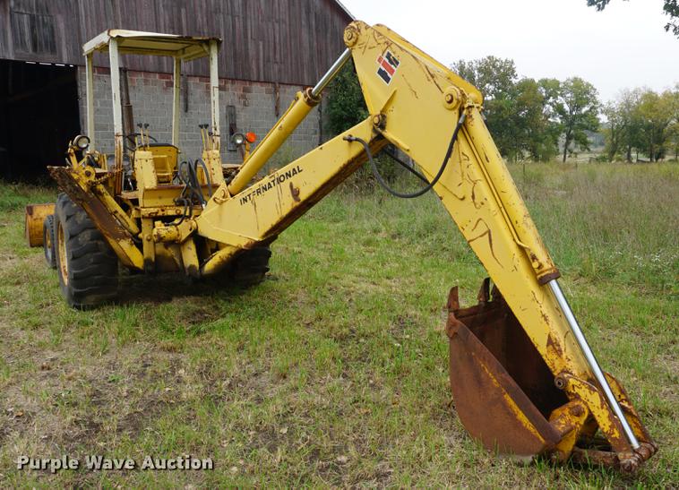 image for item DD6627 International 260A backhoe