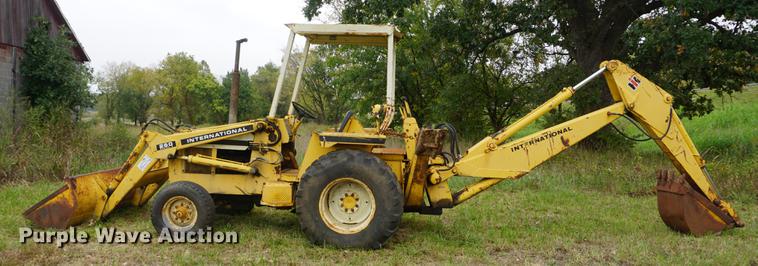 image for item DD6627 International 260A backhoe