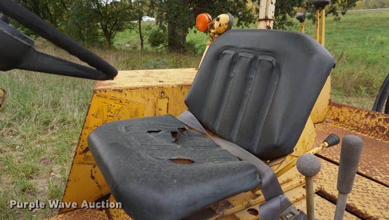 image for item DD6627 International 260A backhoe
