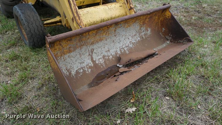 image for item DD6627 International 260A backhoe