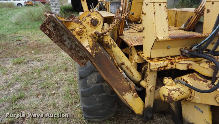 image for item DD6627 International 260A backhoe