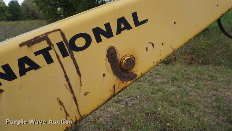 image for item DD6627 International 260A backhoe