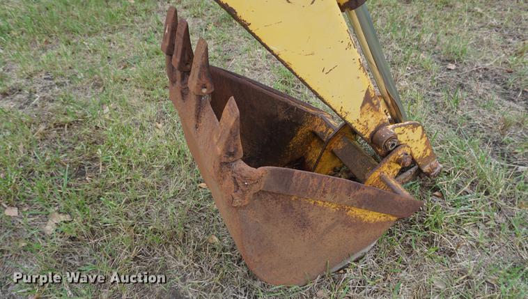 image for item DD6627 International 260A backhoe