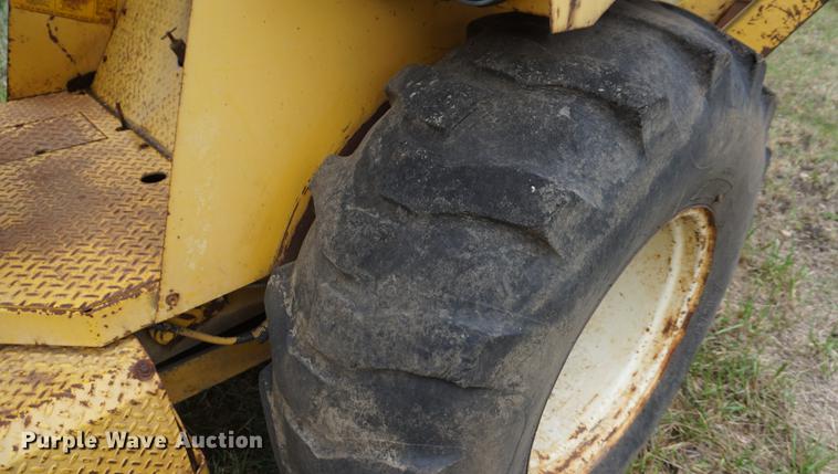 image for item DD6627 International 260A backhoe