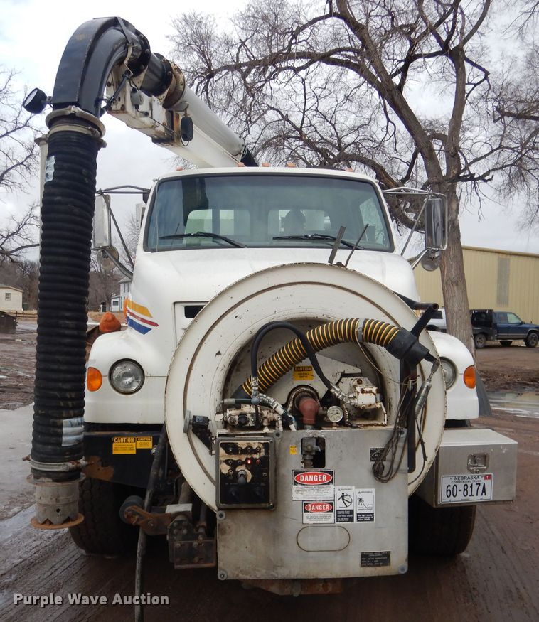 image for item DG5895 1999 Sterling LT7501 hydrovac truck